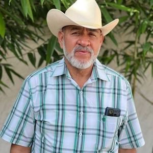 Meet your Posher, Efrain